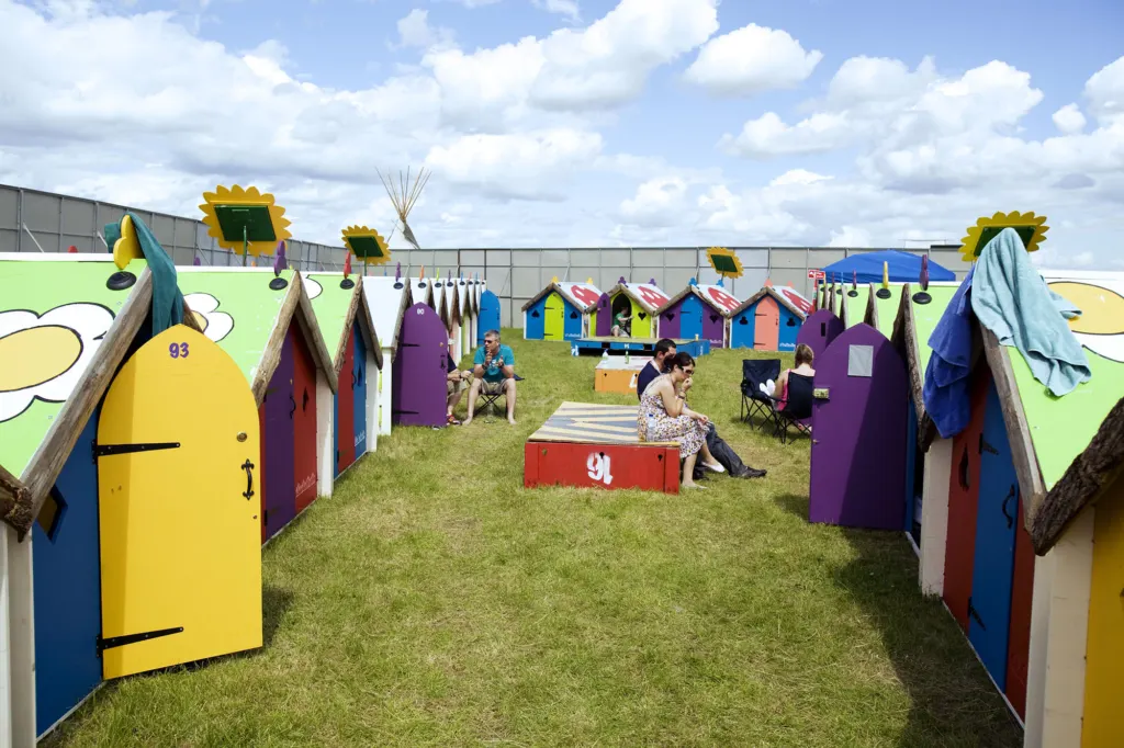 Festivalgoers and atmosphere at Global Gathering 2009